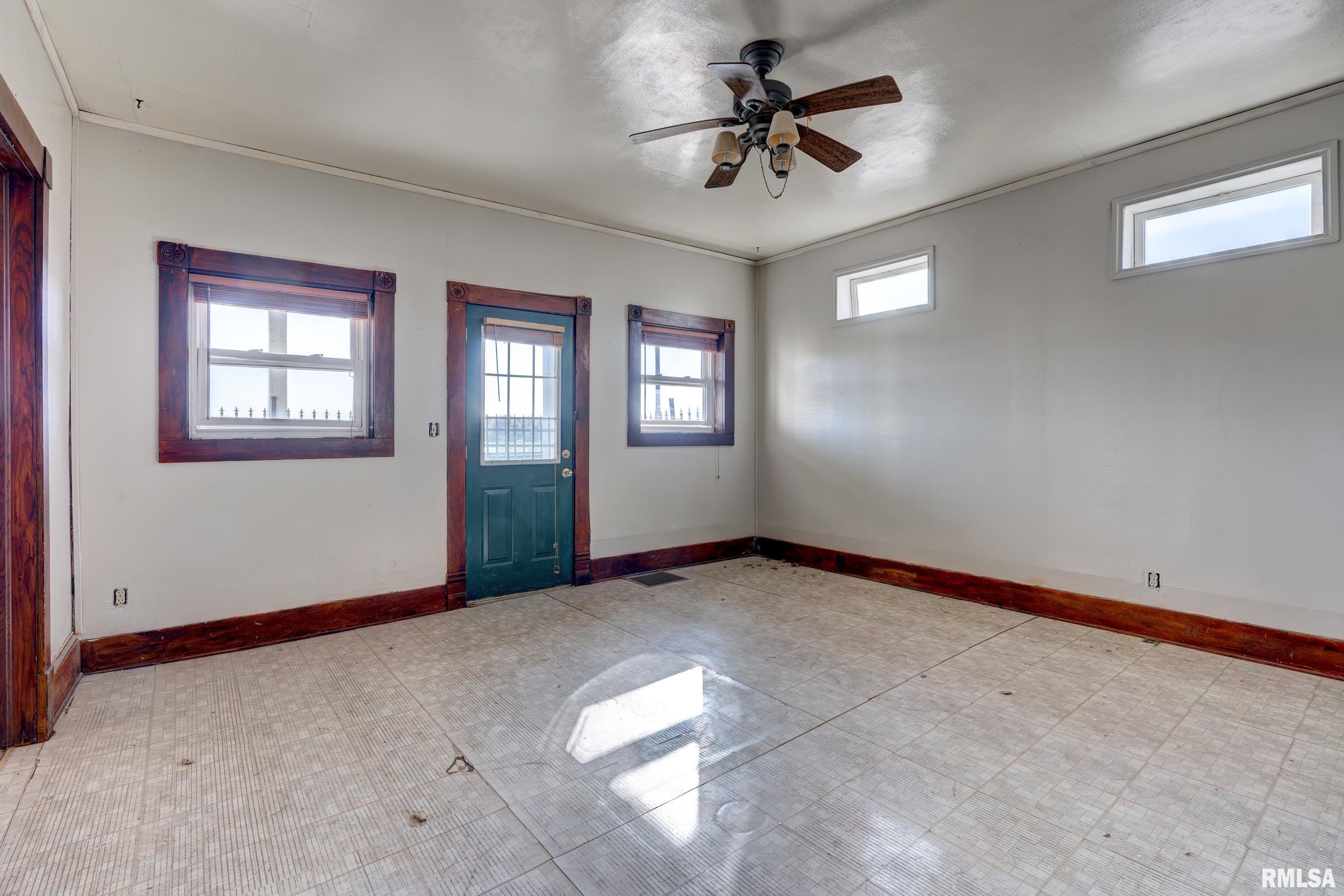 624 West Front Street Buffalo, IA 52728 - Photo 8 of 40