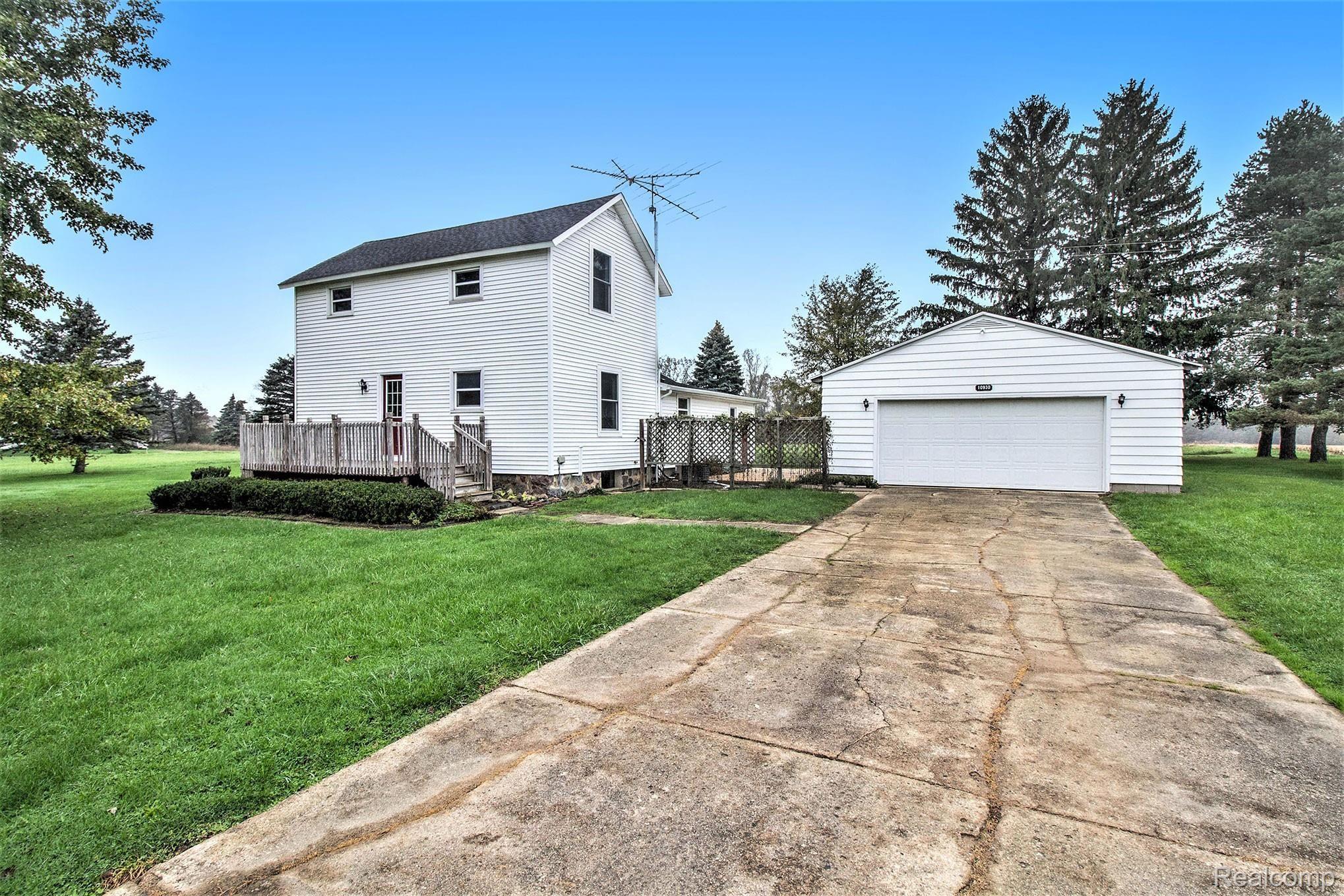 10930 West Sober Road Fowlerville, MI 48836 - Photo 10 of 27 10930front.jpg