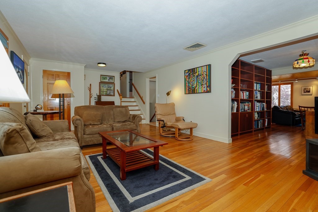 11 Amelia Road Needham, MA 02494 - Photo 3 of 32