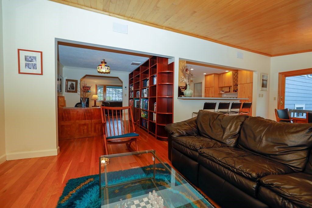11 Amelia Road Needham, MA 02494 - Photo 9 of 32