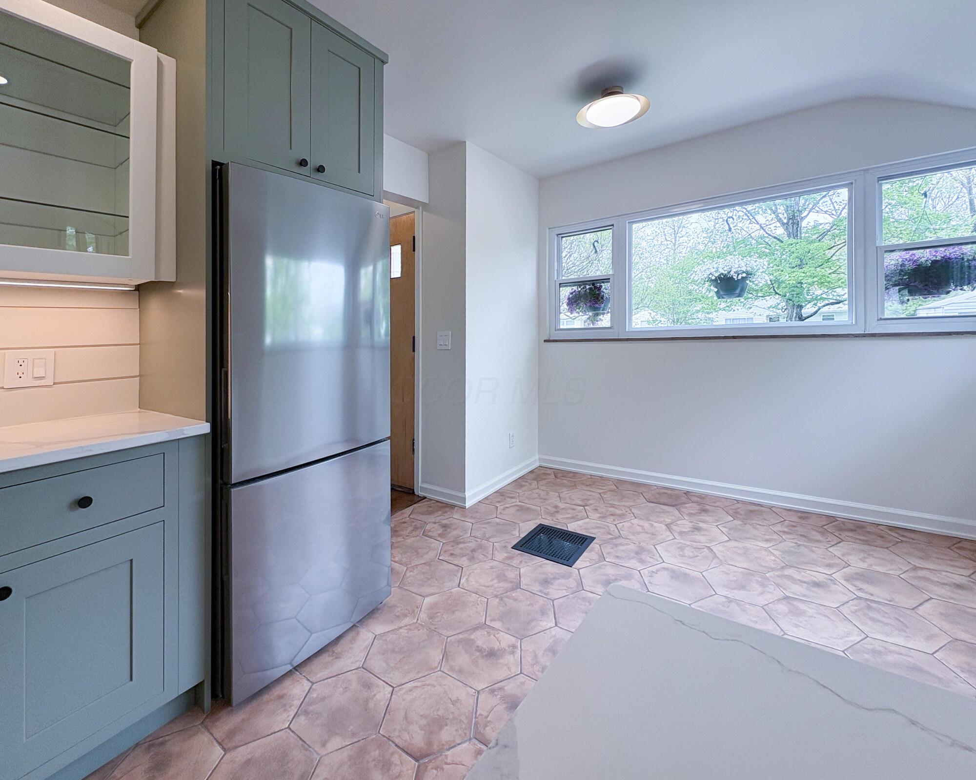 158 Lowell Road Columbus, OH 43209 - Photo 5 of 39 2_kitchen3