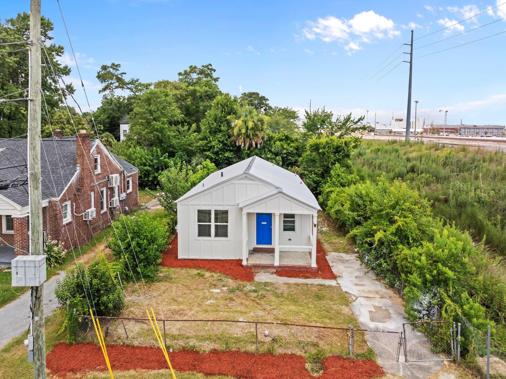 1806 Calvert Street North Charleston, SC 29405 - Photo 4 of 37 Front