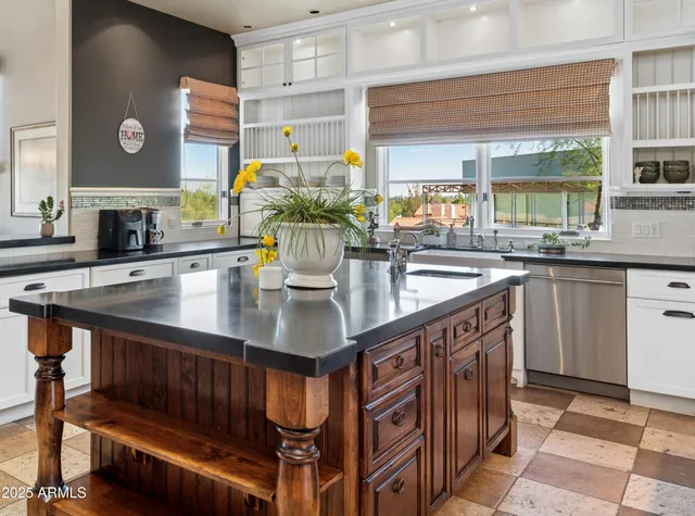 $4,400,000 | 5738 North 32nd Place, Paradise Valley, AZ 85253