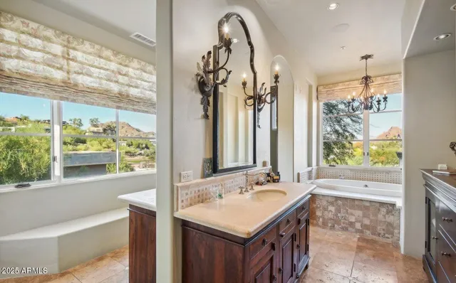 $4,400,000 | 5738 North 32nd Place, Paradise Valley, AZ 85253