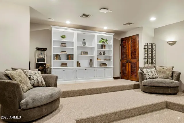 $4,400,000 | 5738 North 32nd Place, Paradise Valley, AZ 85253