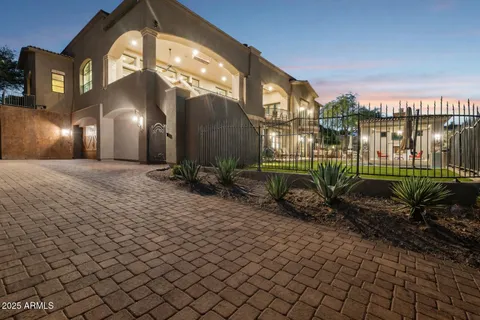 $4,400,000 | 5738 North 32nd Place, Paradise Valley, AZ 85253