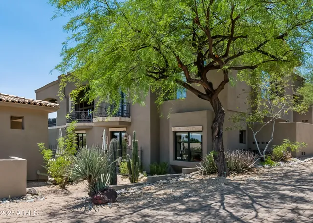 $4,400,000 | 5738 North 32nd Place, Paradise Valley, AZ 85253