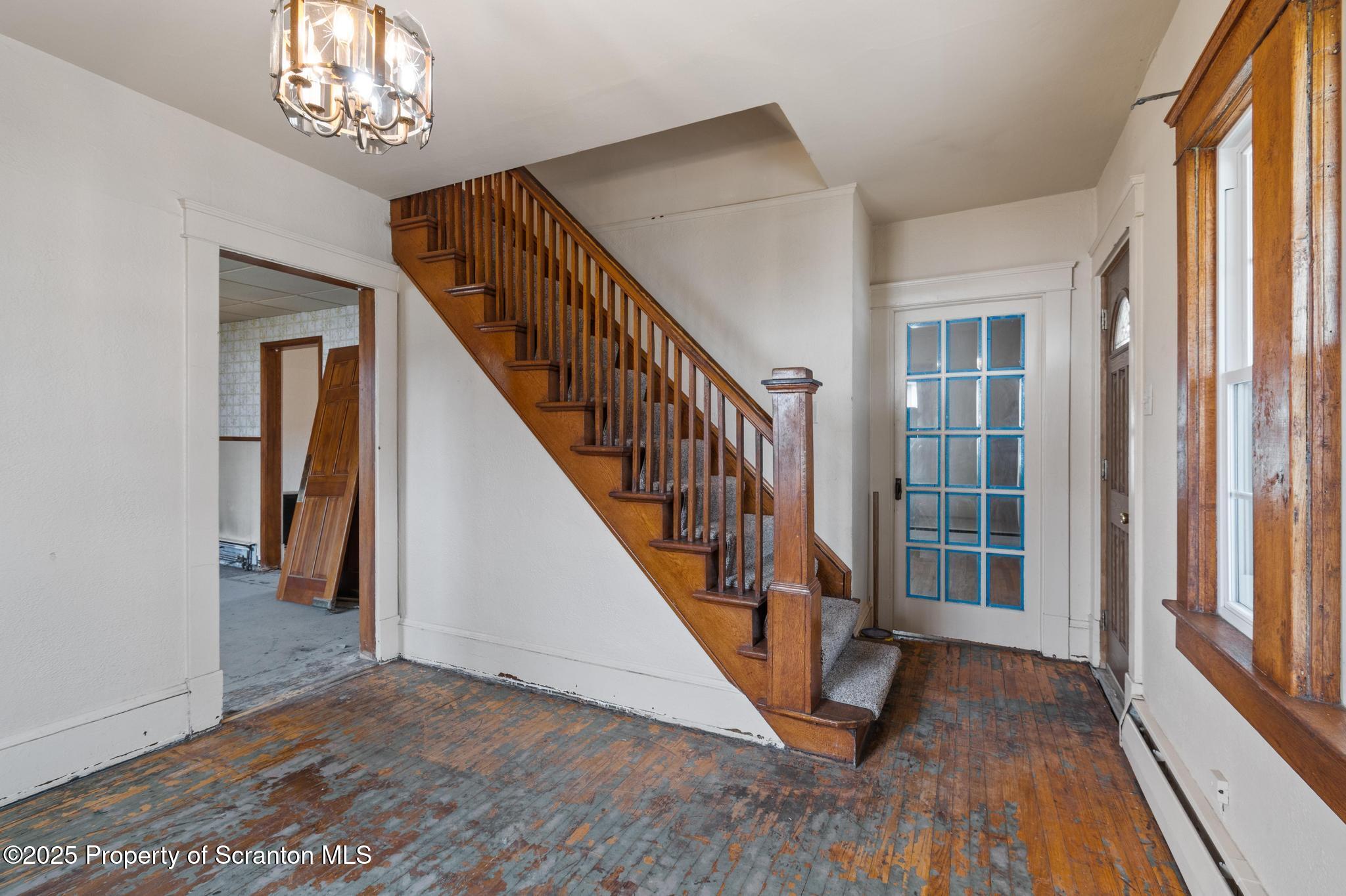 347 Orchard Street Old Forge, PA 18518 - Photo 4 of 52 DSC_6156