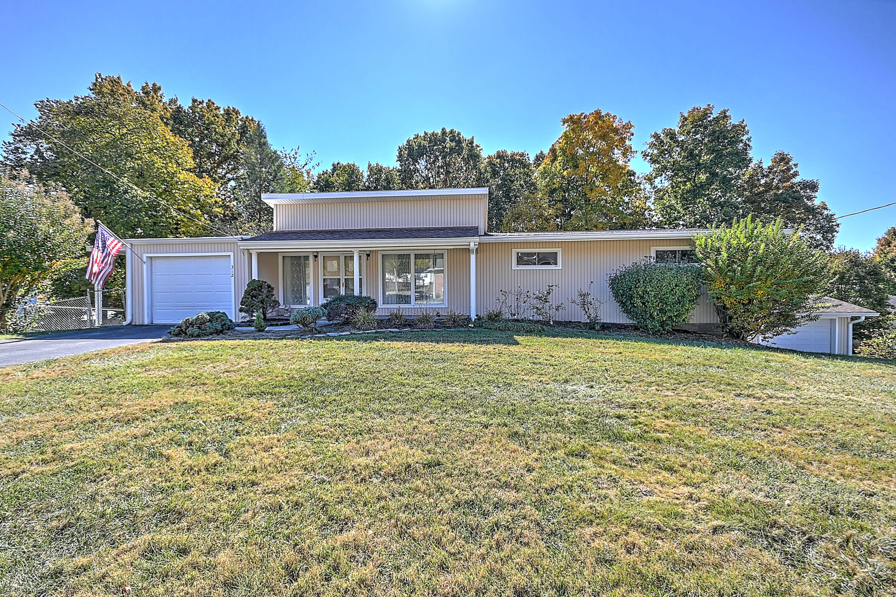 312 Hope Road Greeneville, TN 37745 - Photo 2 of 33 2