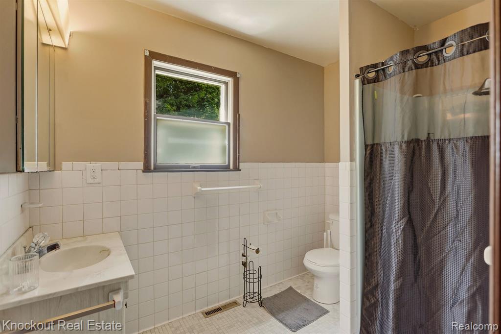 5330 Sheridan Road Saginaw, MI 48601 - Photo 24 of 40 Gallery Image 24