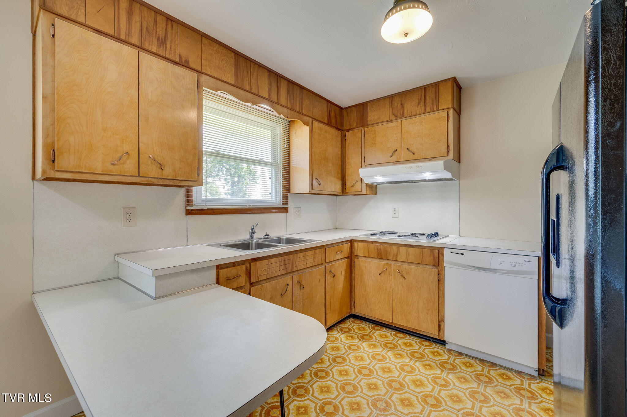 1029 Spring Valley Drive Kingsport, TN 37660 - Photo 11 of 34 011