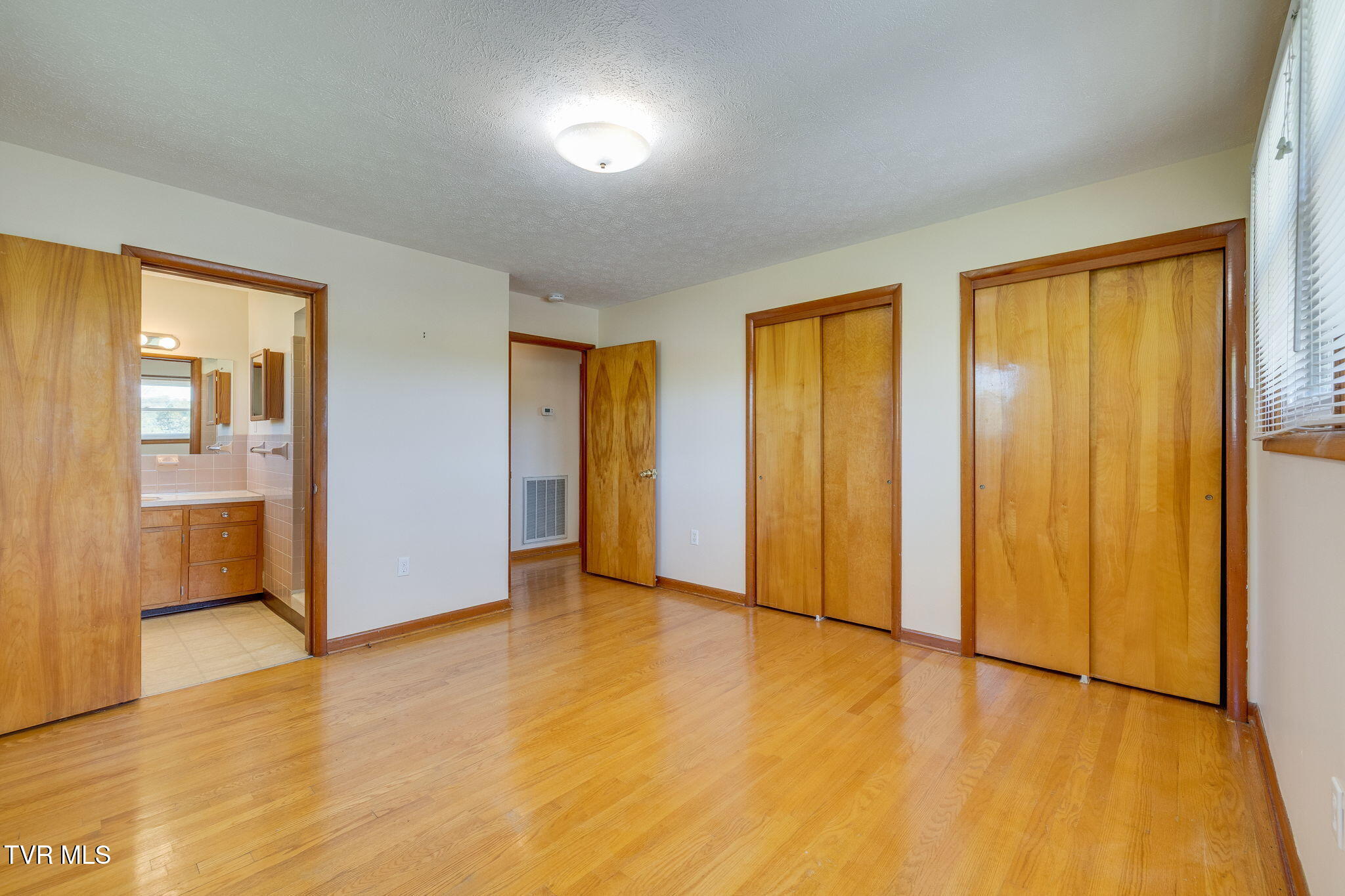 1029 Spring Valley Drive Kingsport, TN 37660 - Photo 14 of 34 014