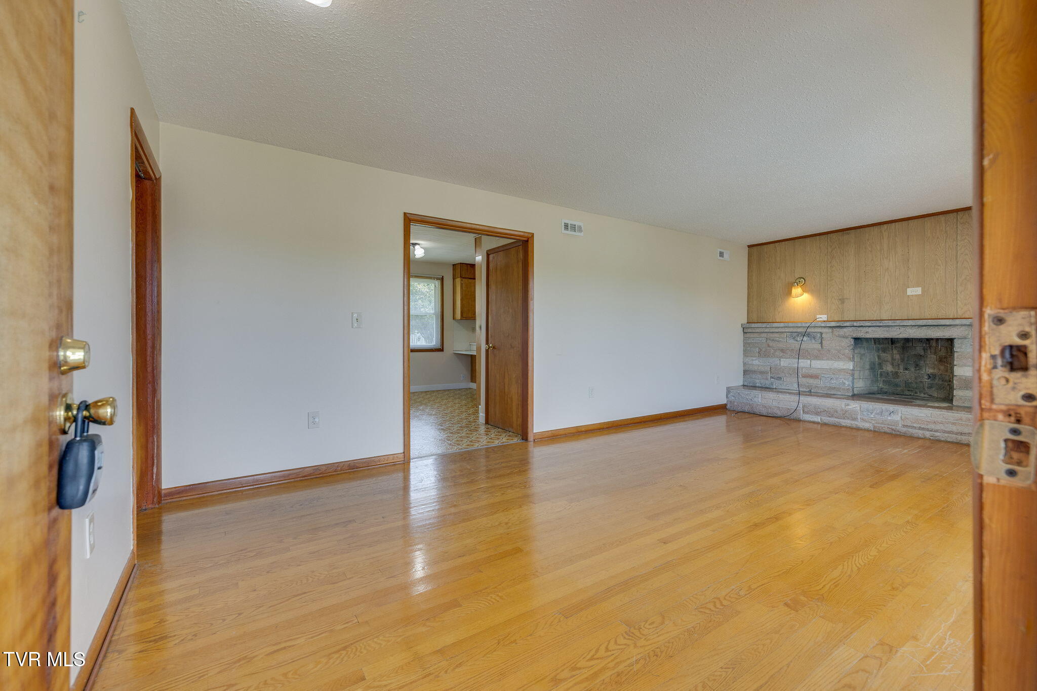 1029 Spring Valley Drive Kingsport, TN 37660 - Photo 5 of 34 005