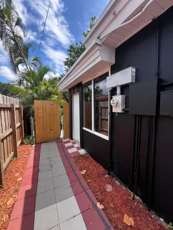 $1,200 | 2815 Madison Street, Hollywood, FL 33020