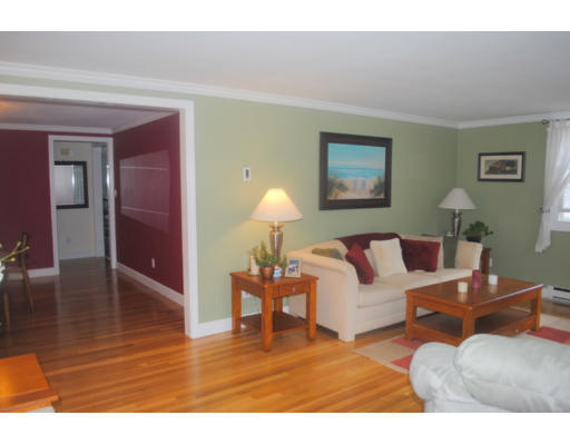35 Argyle Road, Unit 35 Arlington, MA 02476 - Photo 3 of 12 a living room with furniture and a lamp