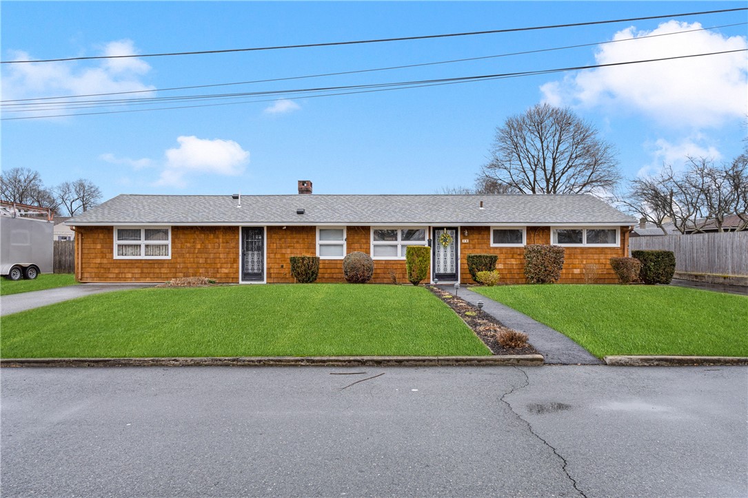 36 Gloucester Street Warwick, RI 02886 - Photo 2 of 33