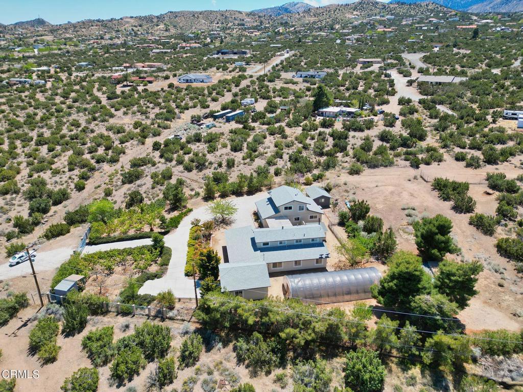 9020 Pionero Road Pinon Hills, CA 92372 - Photo 4 of 71 12
