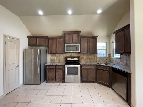 $1,295 | 16928 West Ivanhoe Street, Montgomery, TX 77316