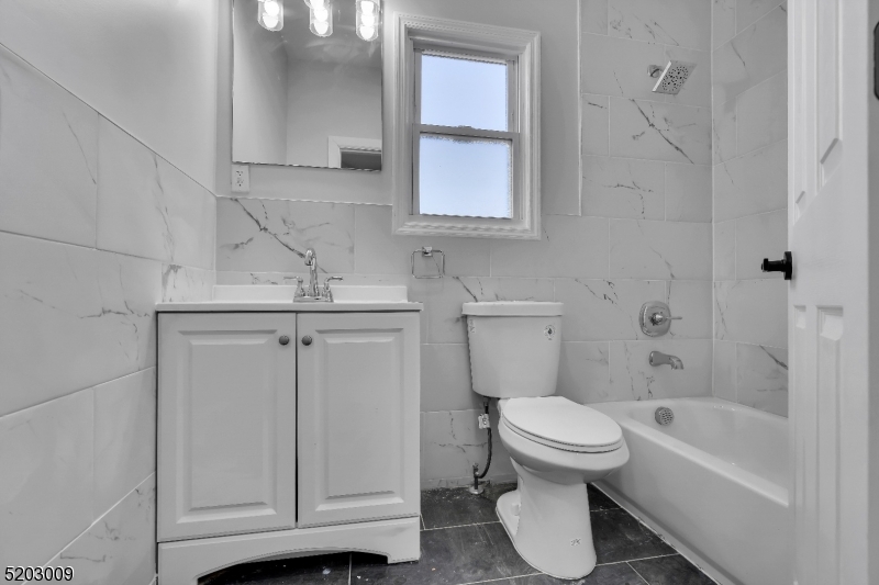 167 Smith Street, Unit 1L Elizabeth, NJ 07201 - Photo 5 of 8 a bathroom with a toilet sink and bathtub