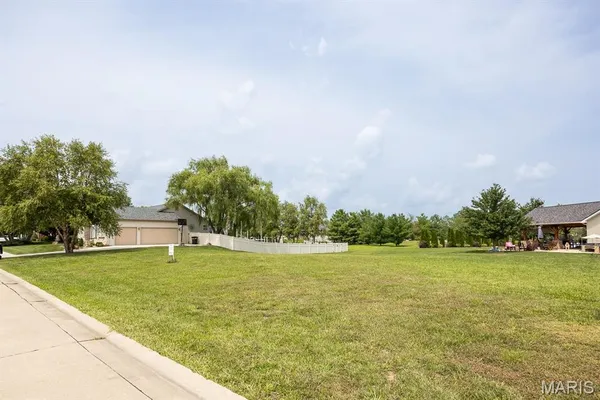 $42,995 | 5902 Willow Oak Lane, Waterloo, IL 62298