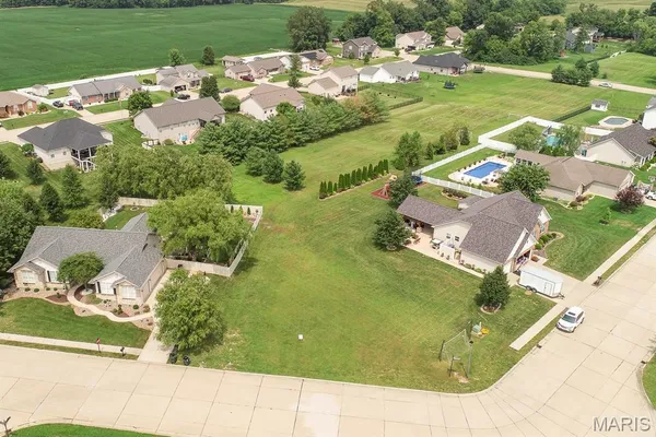 $42,995 | 5902 Willow Oak Lane, Waterloo, IL 62298