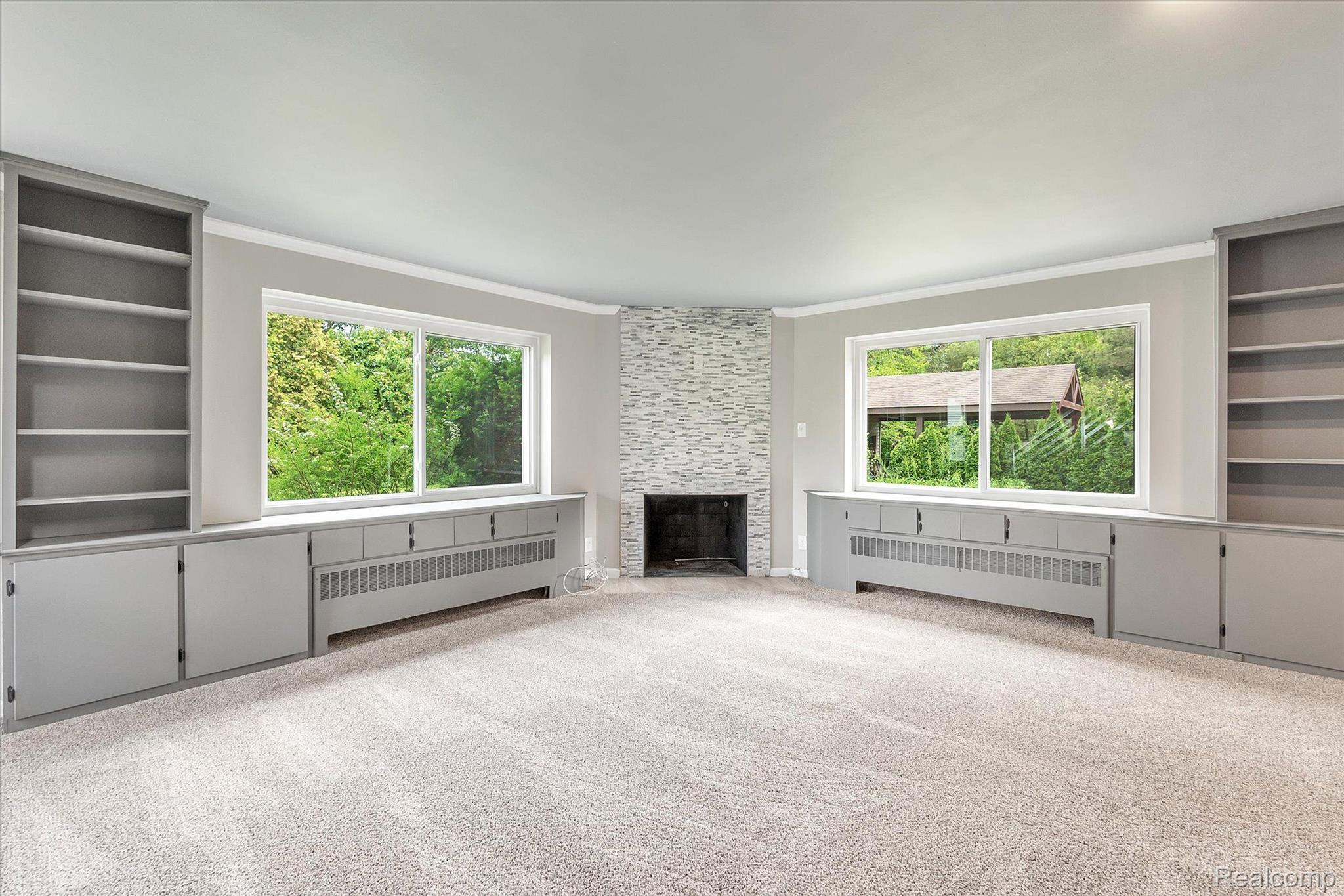1058 Roslyn Road Grosse Pointe, MI 48236 - Photo 13 of 43 Gallery Image 13
