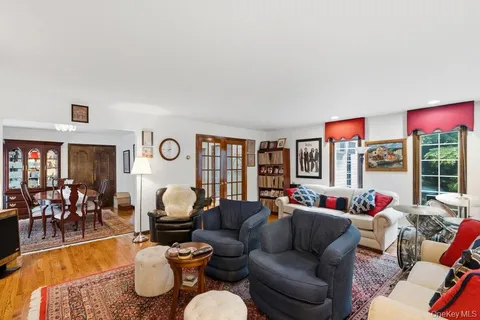 $1,300,000 | 149 Princeton Street, Roslyn Heights, NY 11577