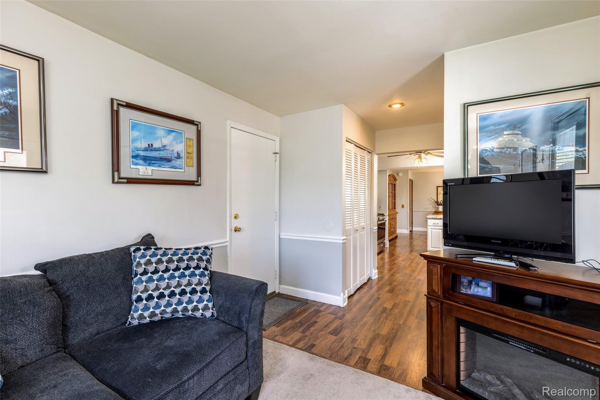 1007 Vernier Road Grosse Pointe, MI 48236 - Photo 17 of 50 1007 Vernier Rd-12.jpg