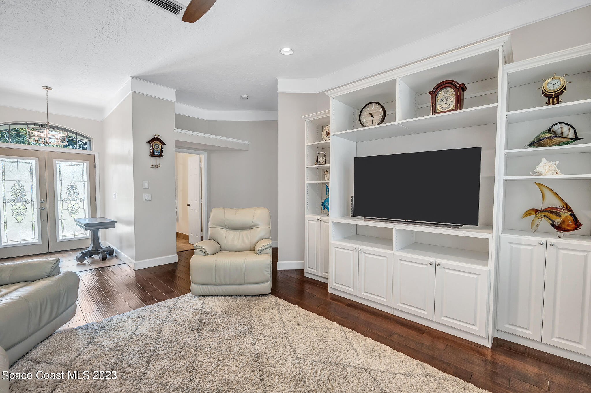 4320 Canard Road Melbourne, FL 32934 - Photo 23 of 78 a living room with furniture and a flat screen tv