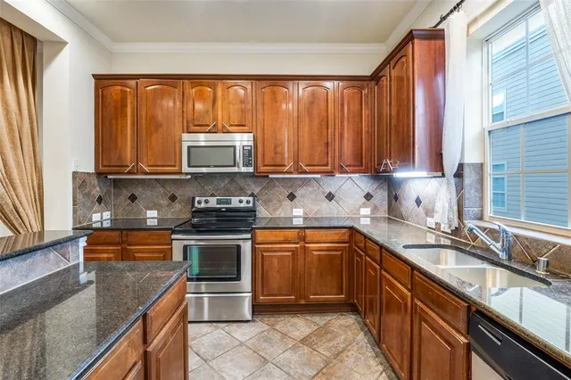 $2,900 | 15738 Quorum Drive, Unit 9, Addison, TX 75001