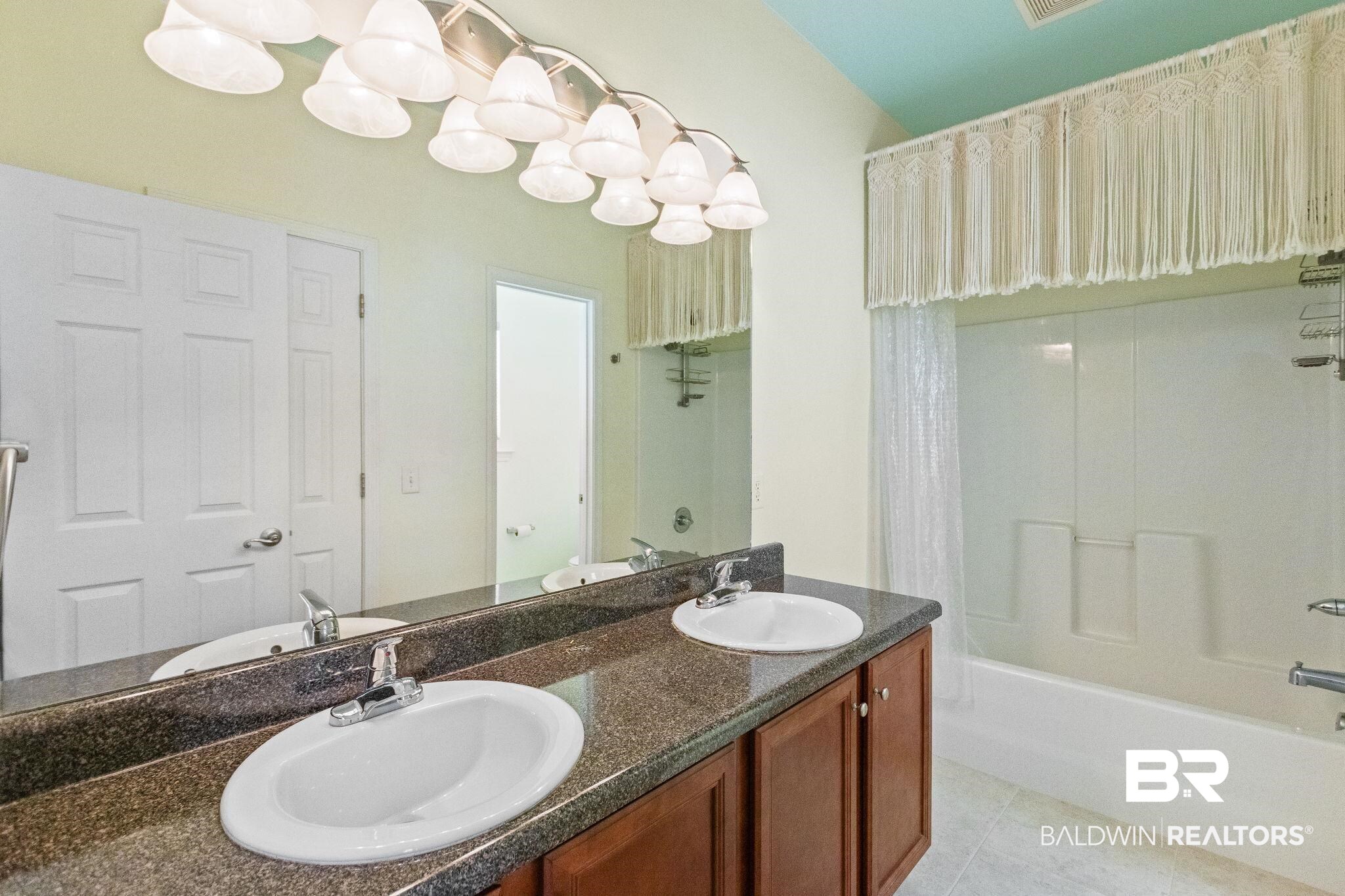 33156 Stables Drive, Unit 7B Daphne, AL 36527 - Photo 18 of 31 Primary Bathroom