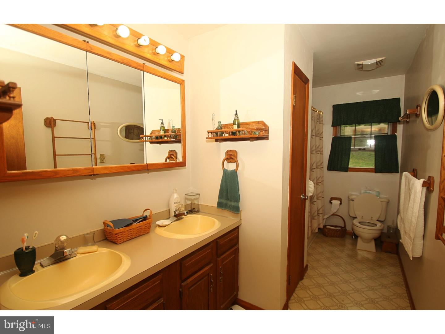 1550 County Line Road Gilbertsville, PA 19525 - Photo 10 of 15 Bathroom