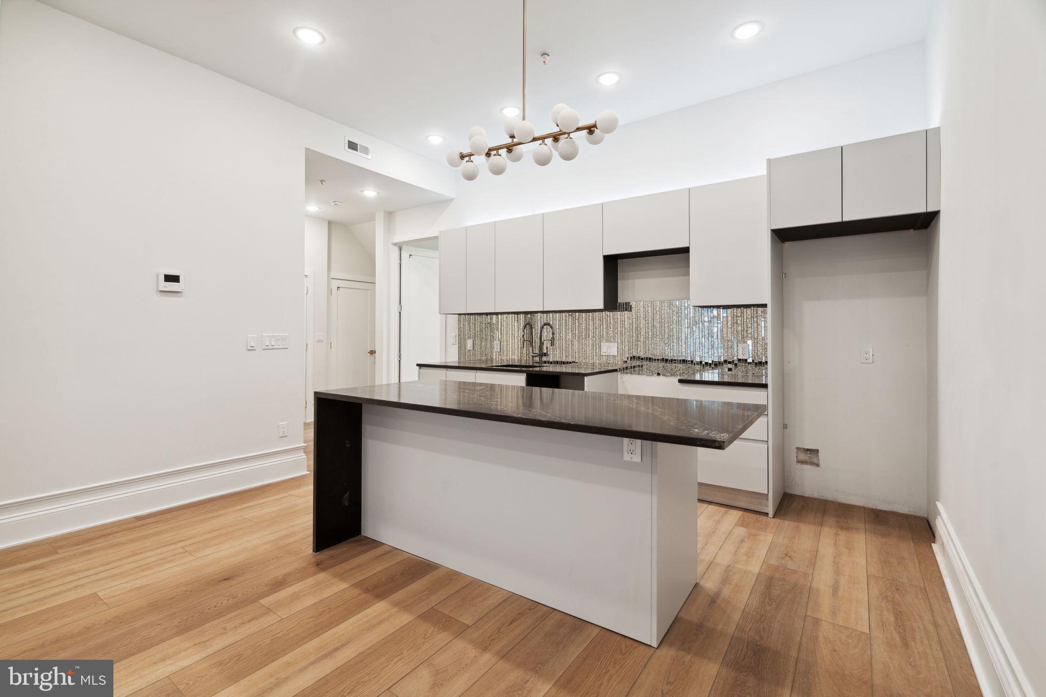 1822 Chestnut Street, Unit 3F Philadelphia, PA 19103 - Photo 3 of 22