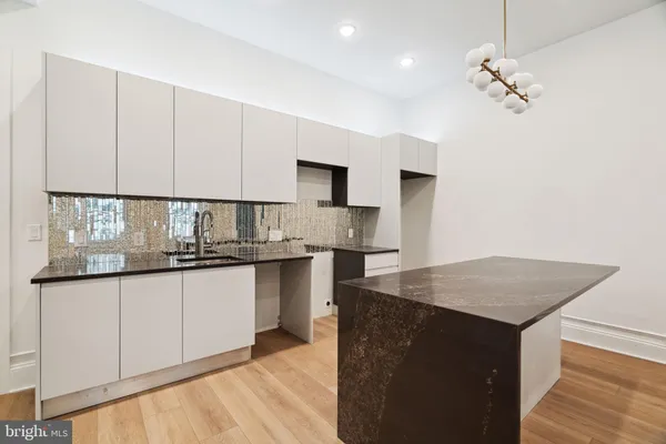 $4,500 | 1822 Chestnut Street, Unit 3F, Philadelphia, PA 19103