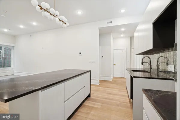 $4,500 | 1822 Chestnut Street, Unit 3F, Philadelphia, PA 19103