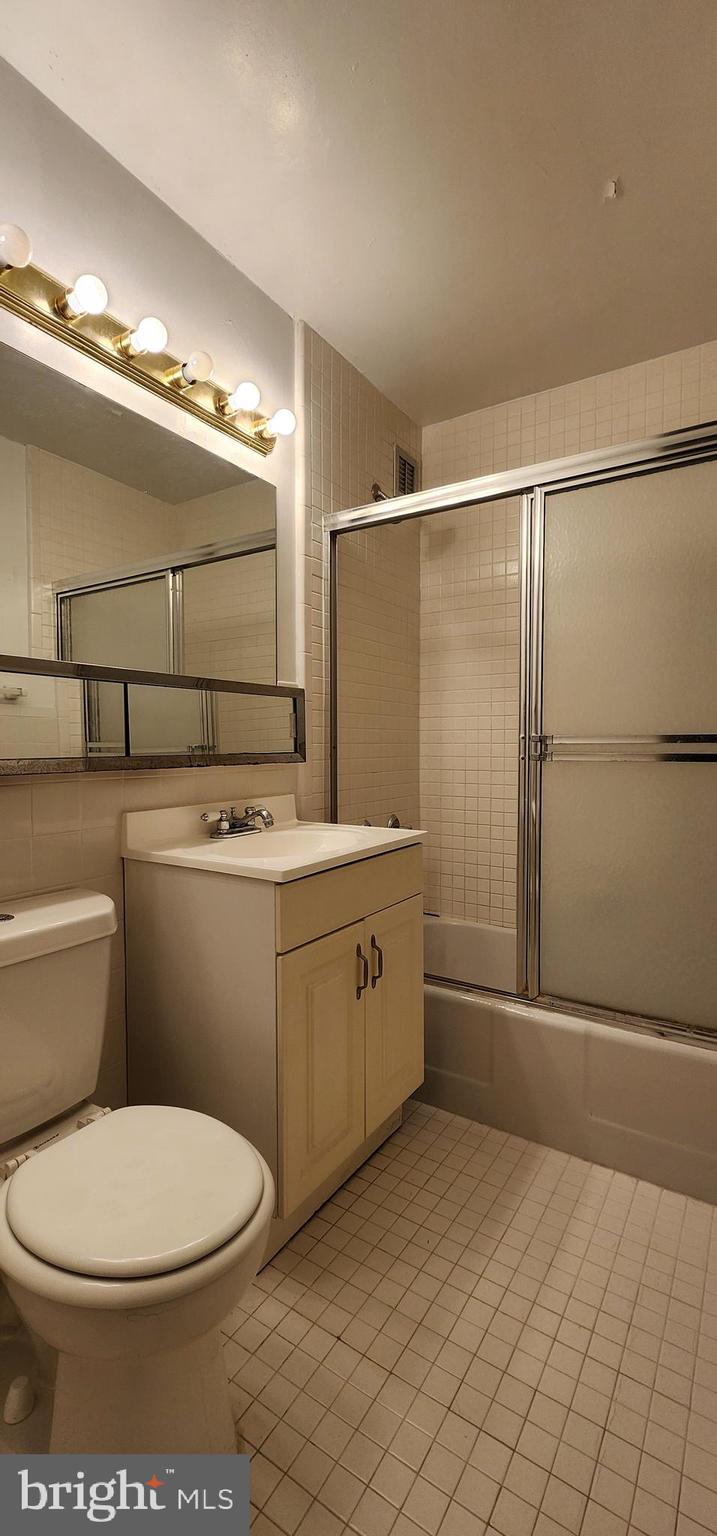 1021 Arlington Boulevard, Unit 425 Arlington, VA 22209 - Photo 6 of 9 Bathroom