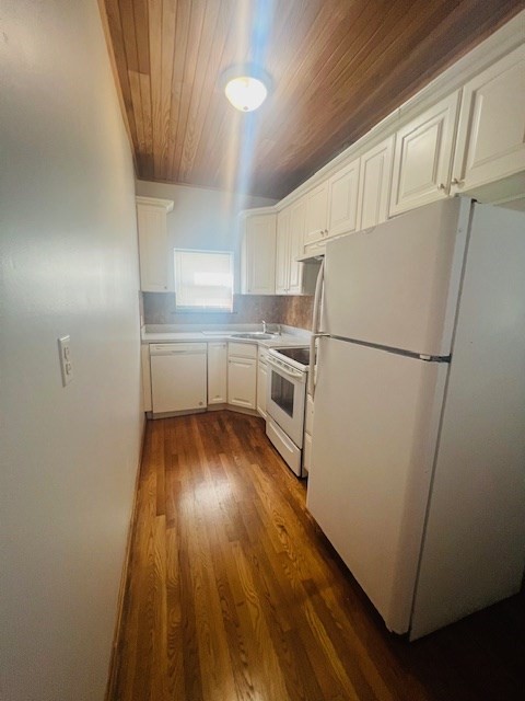 9 Rice Street, Unit 3 Brookline, MA 02445 - Photo 5 of 7 a kitchen with a refrigerator a sink and dishwasher
