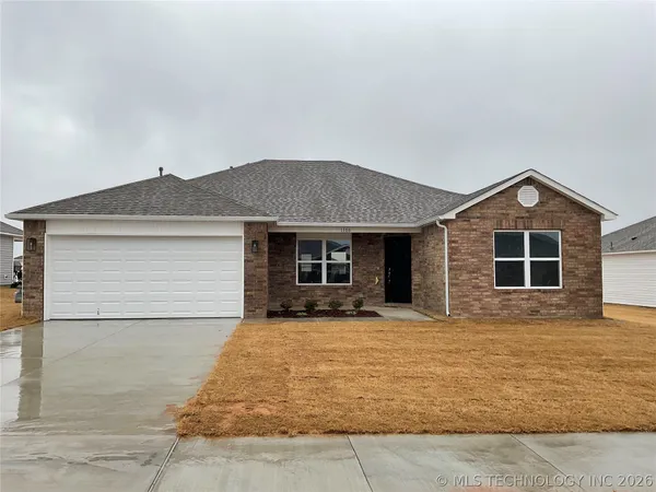 $1,825 | 1108 West Odessa Road, Claremore, OK 74019