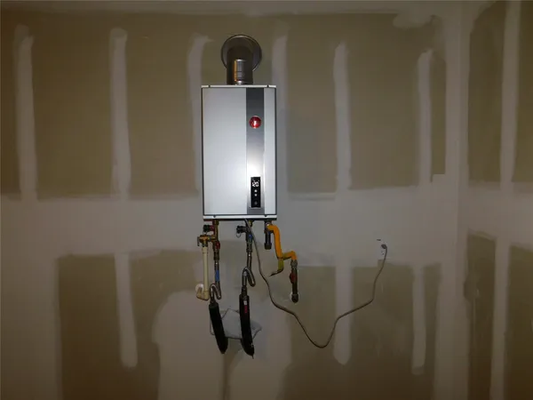 $2,050 | 10775 Sora Drive, Willis, TX 77378