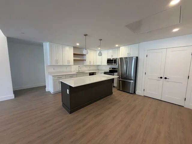 $2,950 | 1060 Main Street, Unit 305, Millis, MA 02054