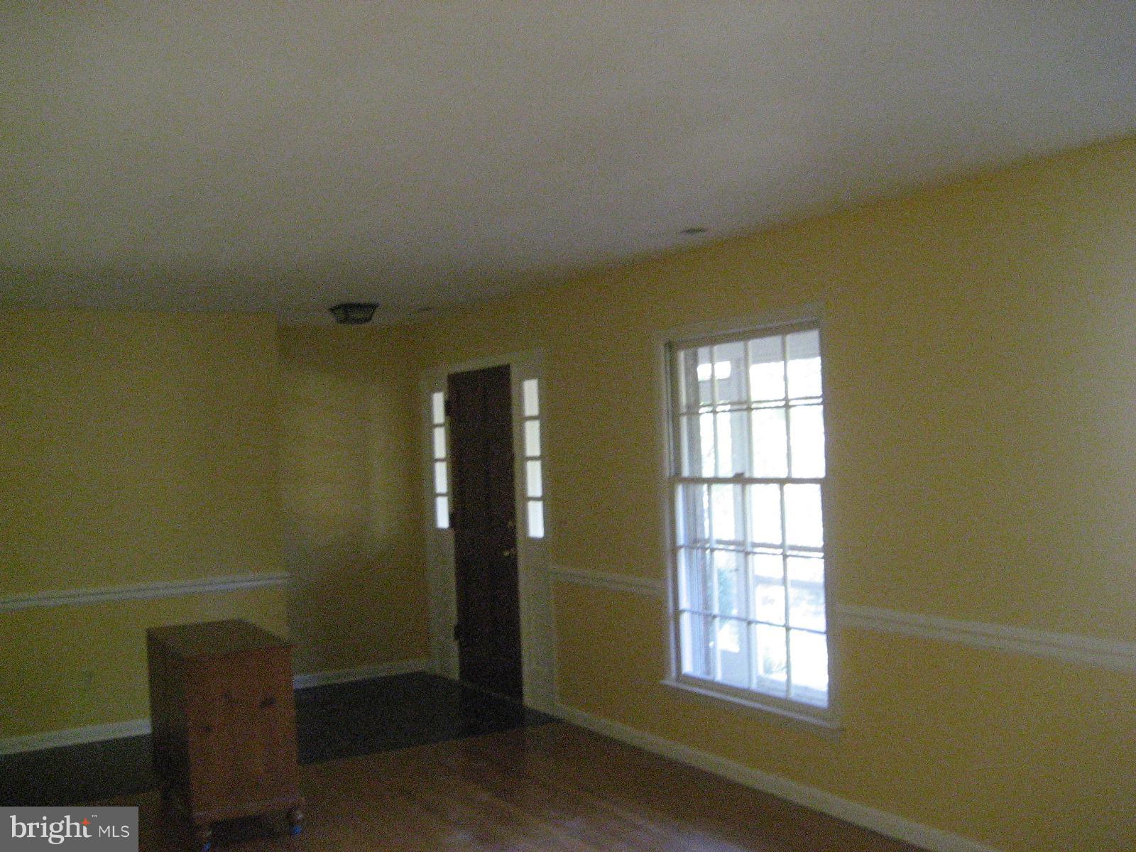 6043 Coon Tree Road The Plains, VA 20198 - Photo 25 of 30 Living Room