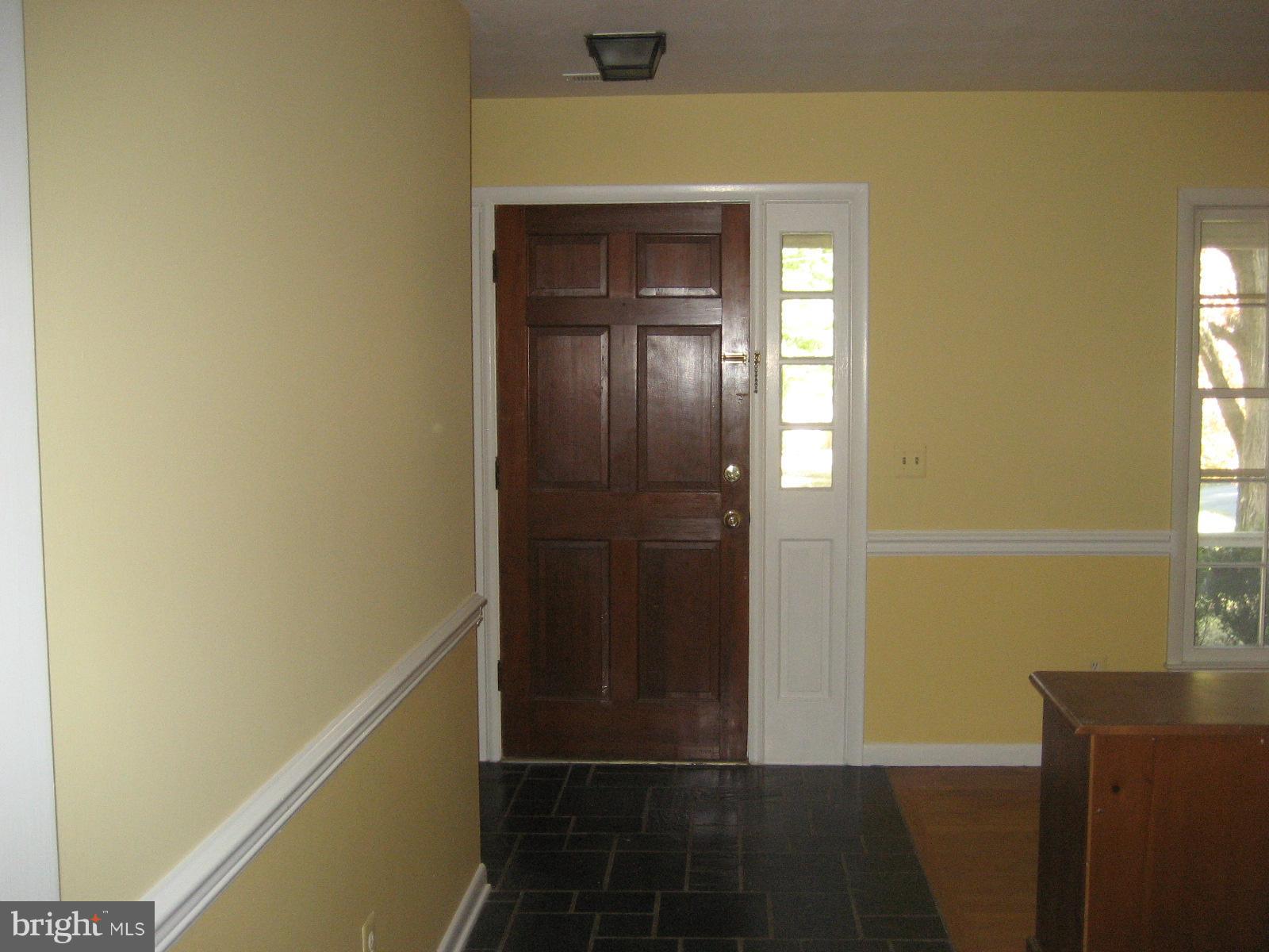 6043 Coon Tree Road The Plains, VA 20198 - Photo 4 of 30 Living Room
