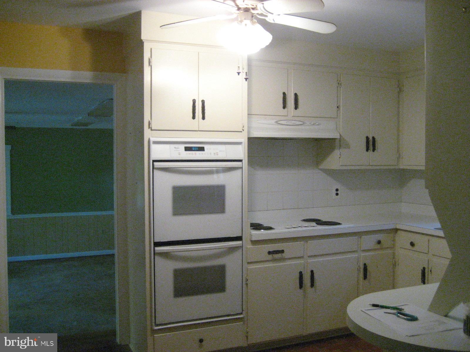 6043 Coon Tree Road The Plains, VA 20198 - Photo 5 of 30 Kitchen