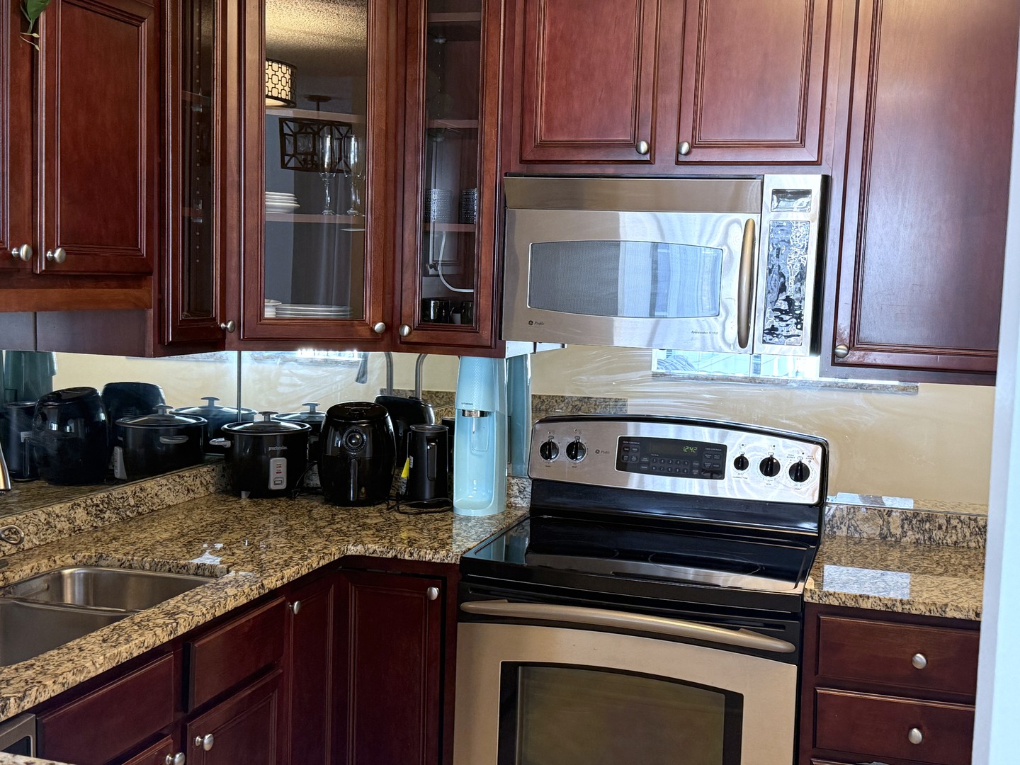 33 West Delaware Place, Unit 9D Chicago, IL 60610 - Photo 22 of 32 a kitchen with granite countertop a stove and cabinets