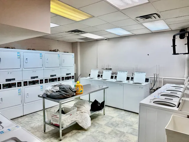 $277,500 | 33 West Delaware Place, Unit 9D, Chicago, IL 60610