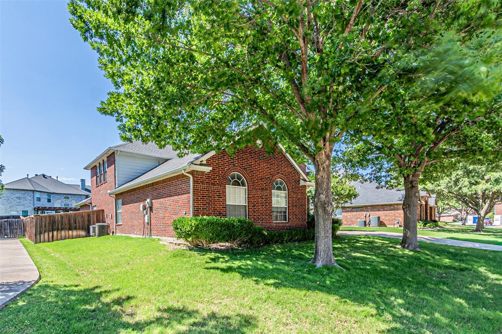 1913 Blue Ridge Drive Flower Mound, TX 75028 - Photo 4 of 40