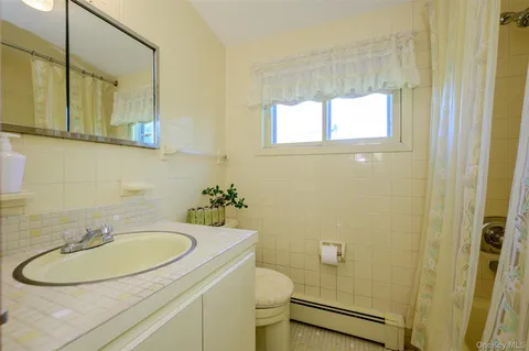 $700,000 | 105 North Queens Avenue, Massapequa, NY 11758