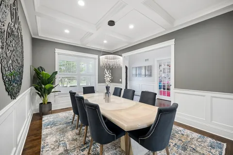 $1,985,000 | 909 Glenwood Lane, Glenview, IL 60025