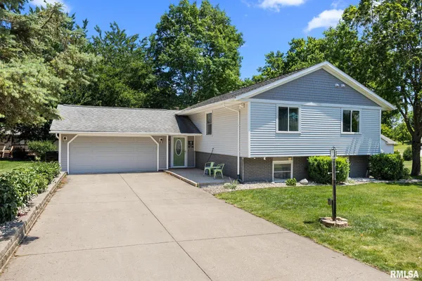 $349,990 | 212 North Ostrom Avenue, Princeville, IL 61559
