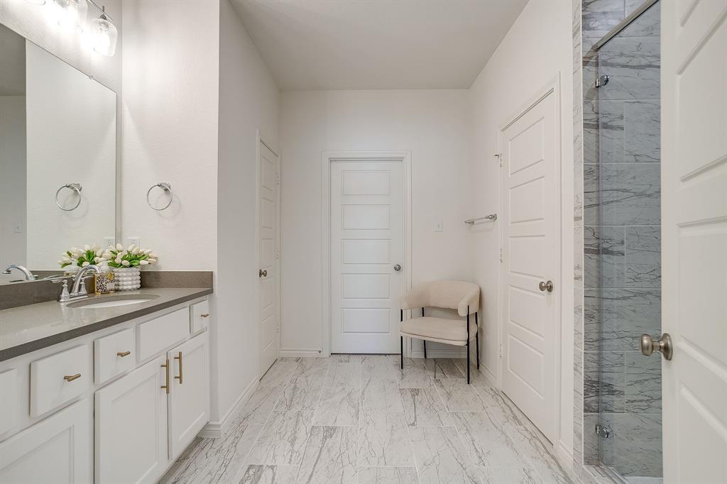 2829 Stanley Avenue Fort Worth, TX 76110 - Photo 20 of 40 a bathroom with a sink and a mirror